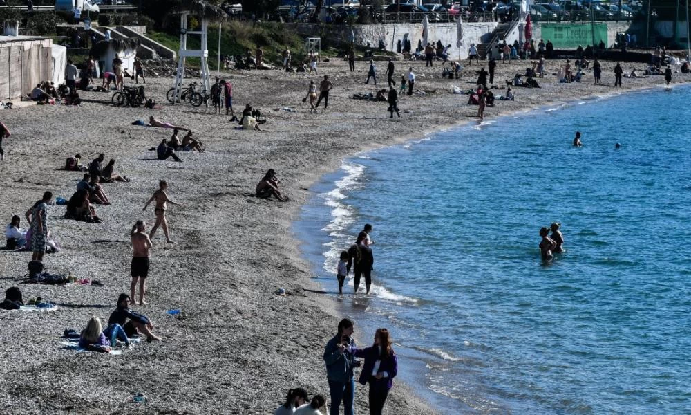 Lockdown: Ανάσα για τους πολίτες! «Ξεχύθηκαν» σε πάρκα και παραλίες
